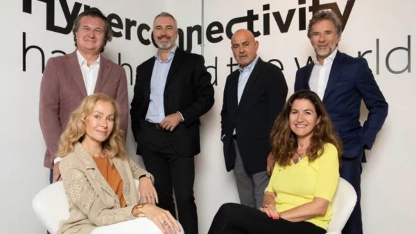 Foto de Both People & Comms 1