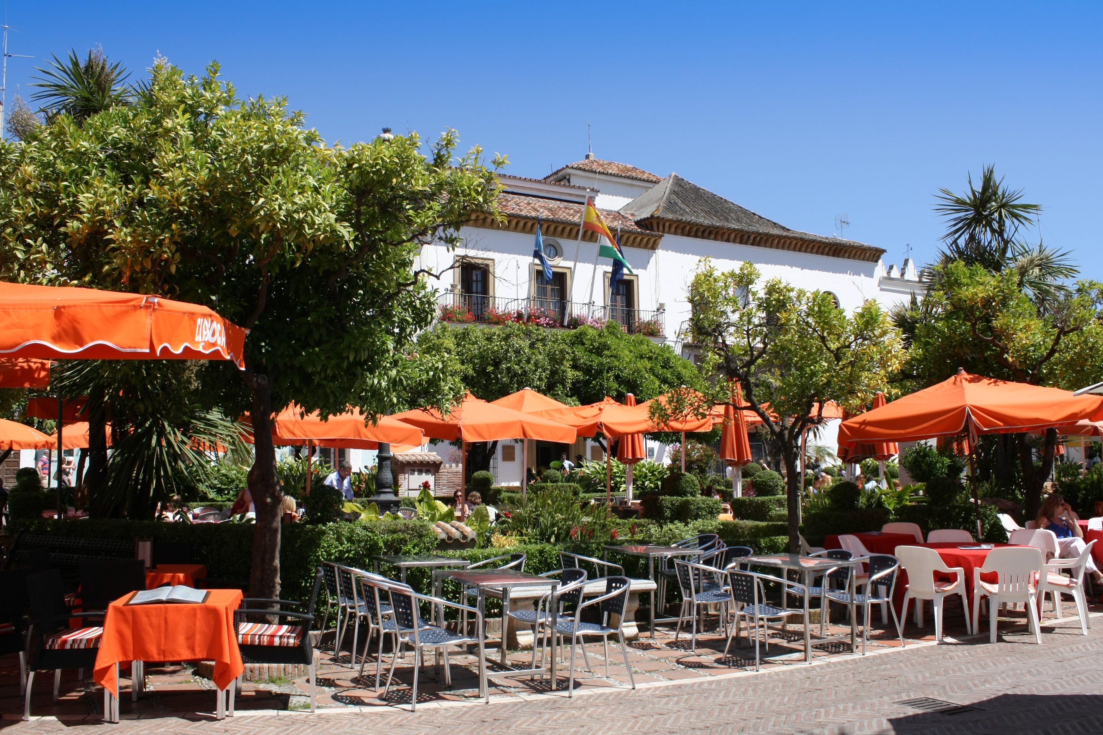 Plaza de los Naranjos y casco antiguo de Marbella