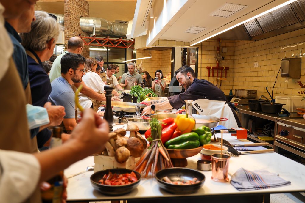 En Bruto, nuevo espacio en el barrio Salesas (Madrid) con una kombuchería