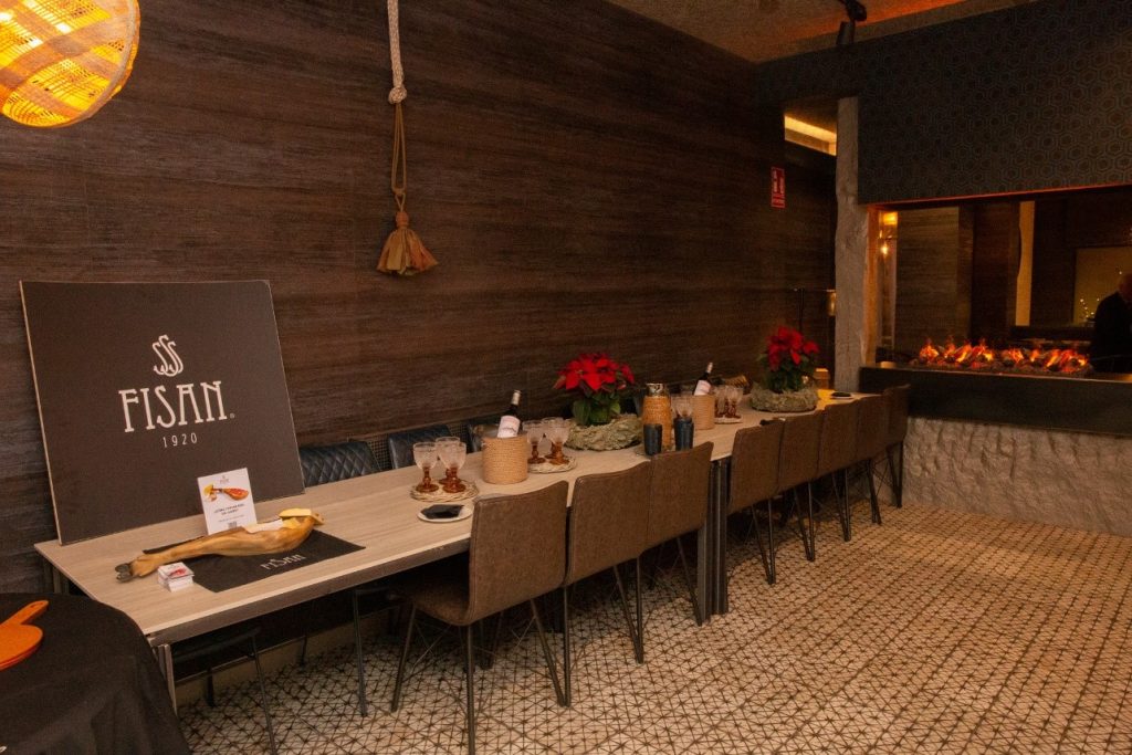 Presentamos El Cónclave con una fiesta navideña