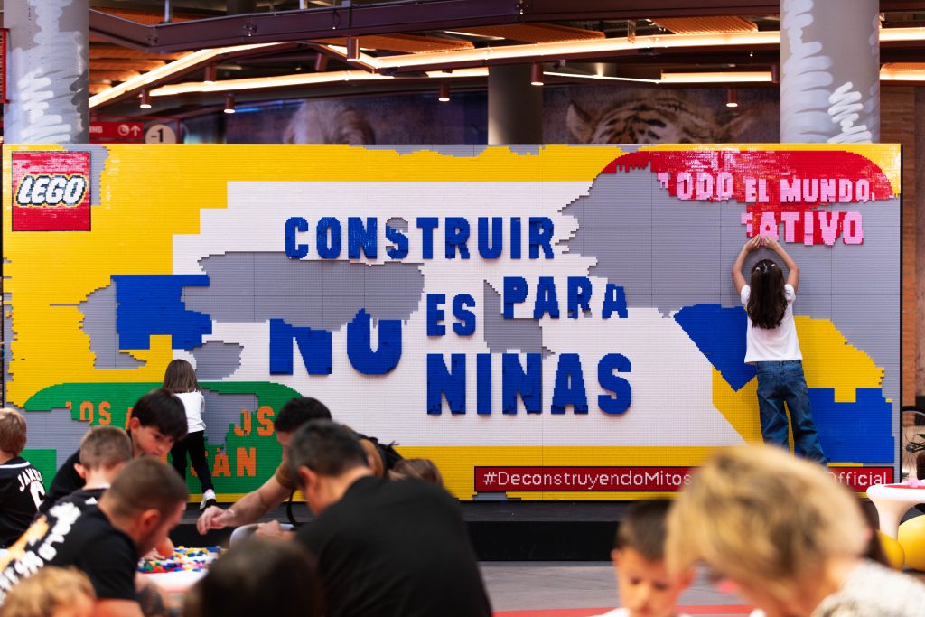 ¿Cómo promocionar una nueva cuenta de Instagram? Mira lo que ha montado LEGO en Madrid