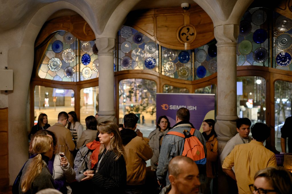 Semrush visibiliza los problemas globales en una experiencia inmersiva en Casa Batlló
