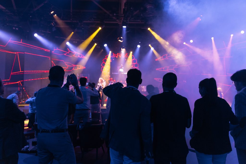 KIA EVolution', un encuentro “futurista” para presentar el nuevo modelo EV9