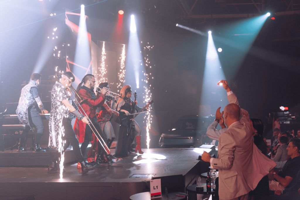 KIA EVolution', un encuentro “futurista” para presentar el nuevo modelo EV9