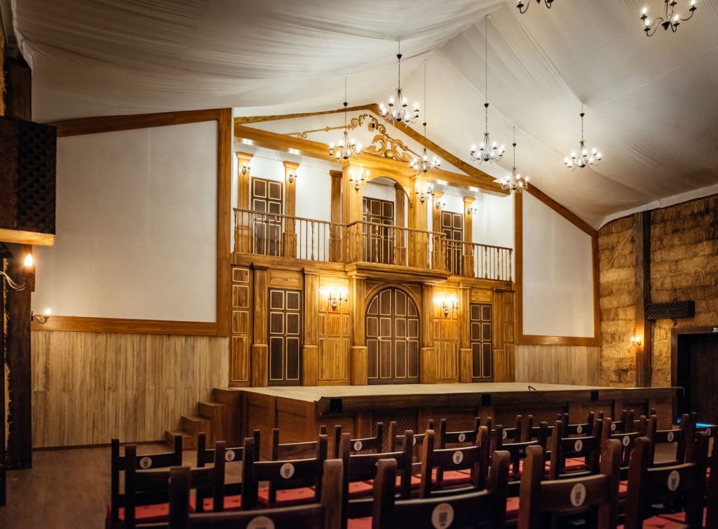 El Corral Cervantes, el primer teatro levantado con balas de paja en Madrid, ahora para eventos