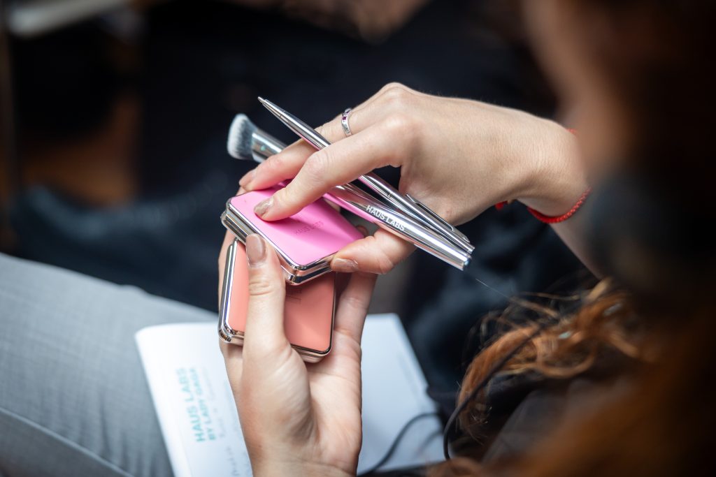 La marca de cosméticos de Lady Gaga se presenta en un evento experiencial para beauty consultants