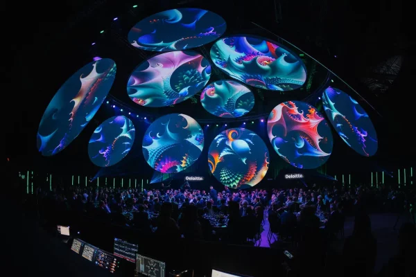 ¿Es la IA enemiga de la creatividad en eventos? El caso Deloitte