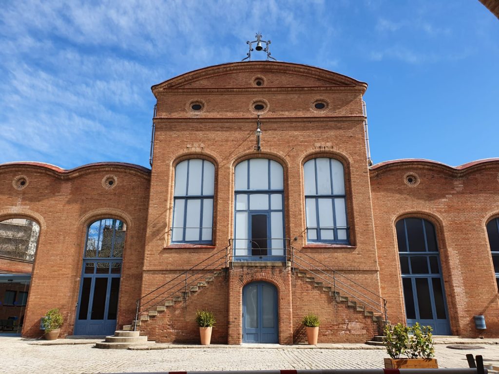 La Masia Freixa y el MNATEC son algunos de los principales atractivos turísticos en los alrededores de la Factoria Cultural de Terrassa.