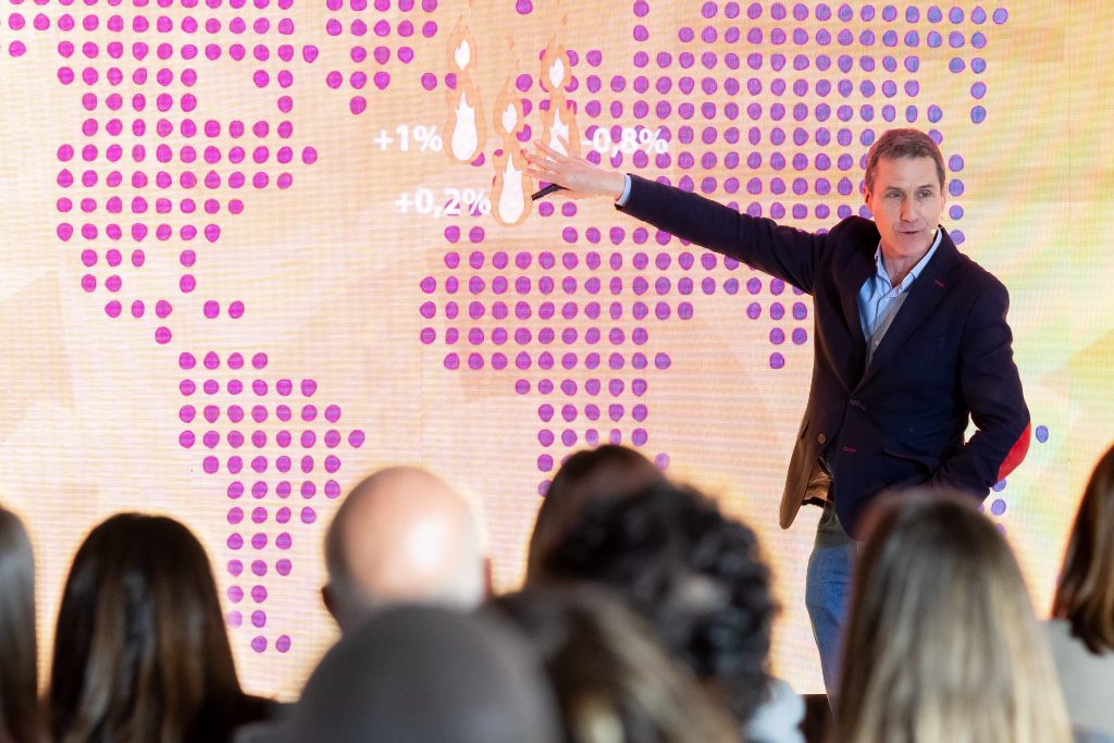 Foto de Presentación Estudio de Mercado 2025 MADRID 98