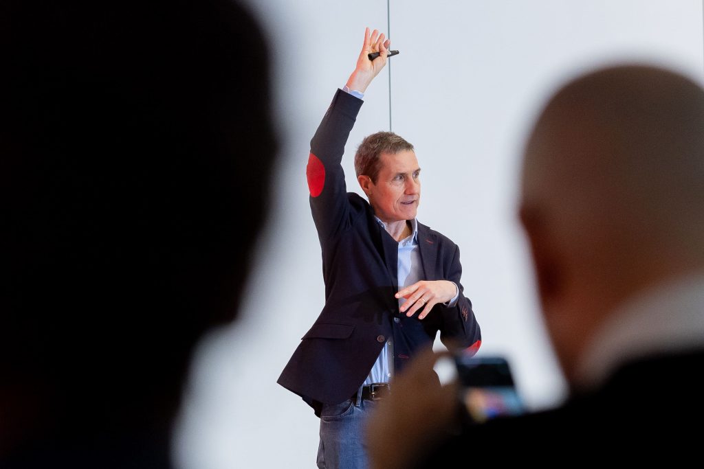 Foto de Presentación Estudio de Mercado 2025 MADRID 100