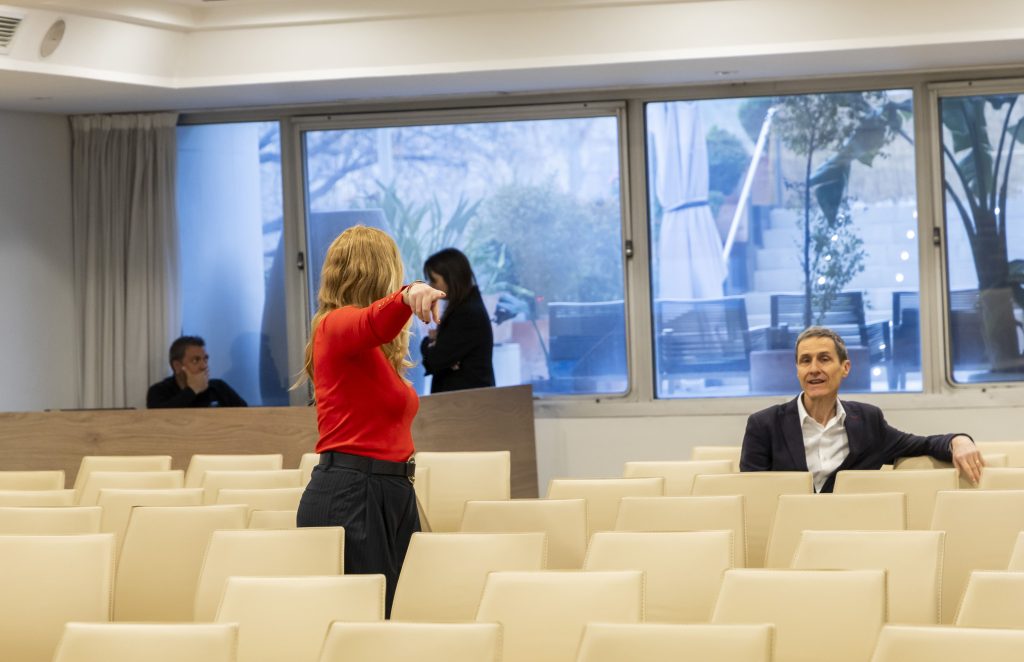 Foto de Presentación Estudio de Mercado 2025 SEVILLA 72