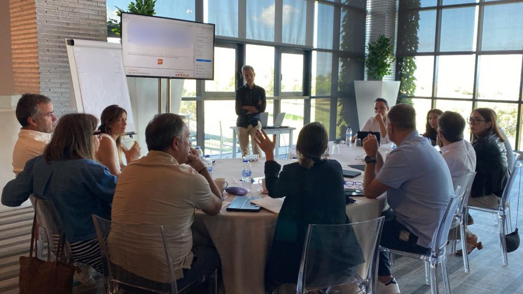 Ponerse en la piel del jurado: lecciones (muy humanas) para construir una candidatura ganadora 