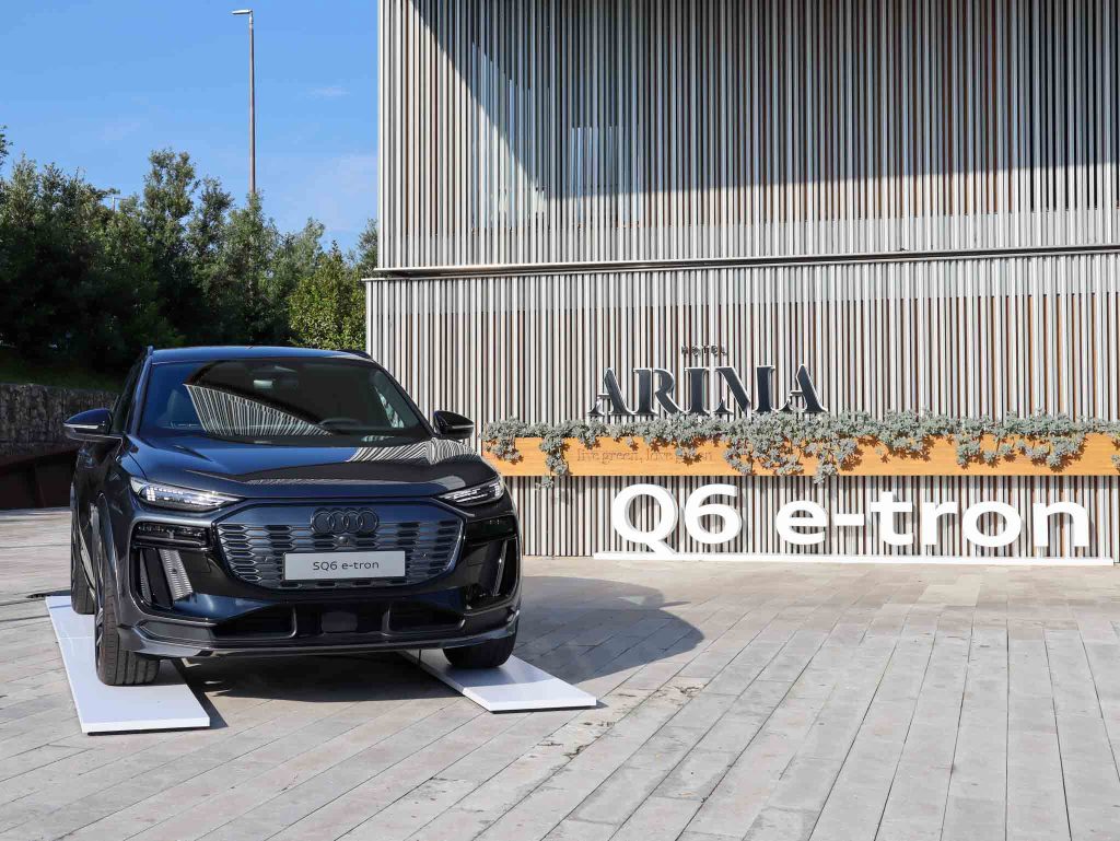 ¿Cómo sorprender a prensa con un coche eléctrico? Así lo hizo Audi con el Q6 e-tron en Donostia