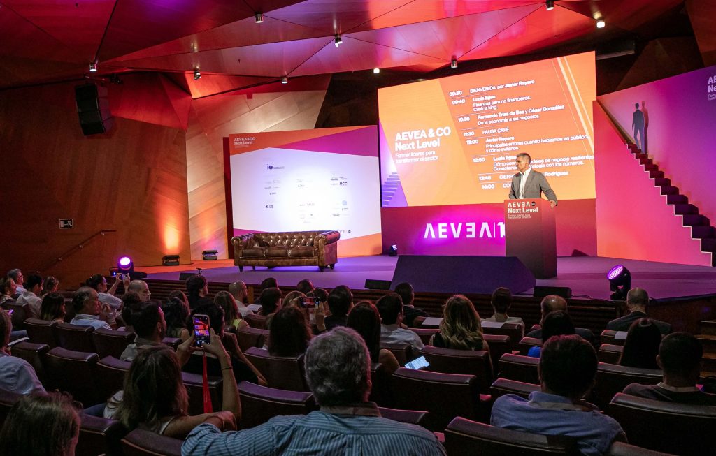 La 9ª edición de AEVEA&CO pone el foco en el liderazgo estratégico 