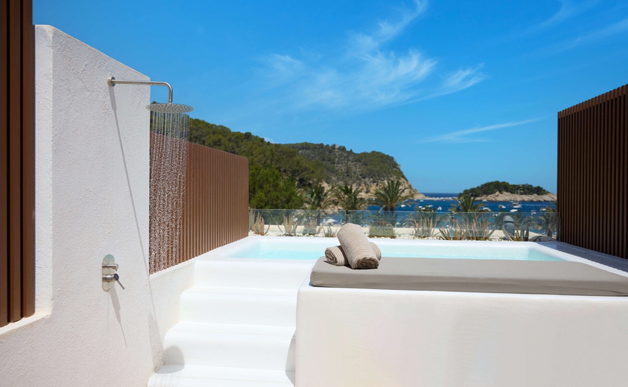 Foto de Cala San Miguel Ibiza Resort, CURIO Collection by Hilton 2