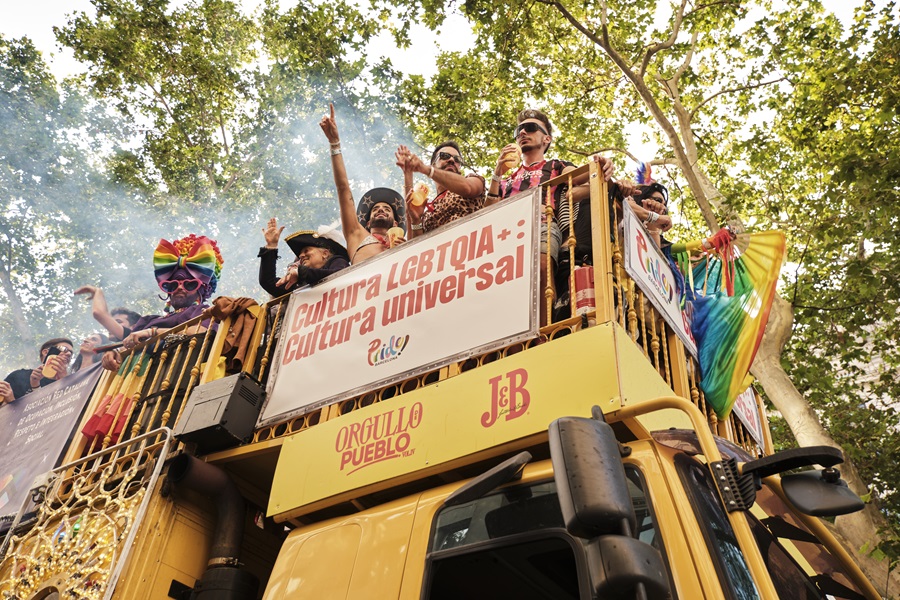 Orgullo de Pueblo lleva el sexilio por primera vez al Pride de Barcelona