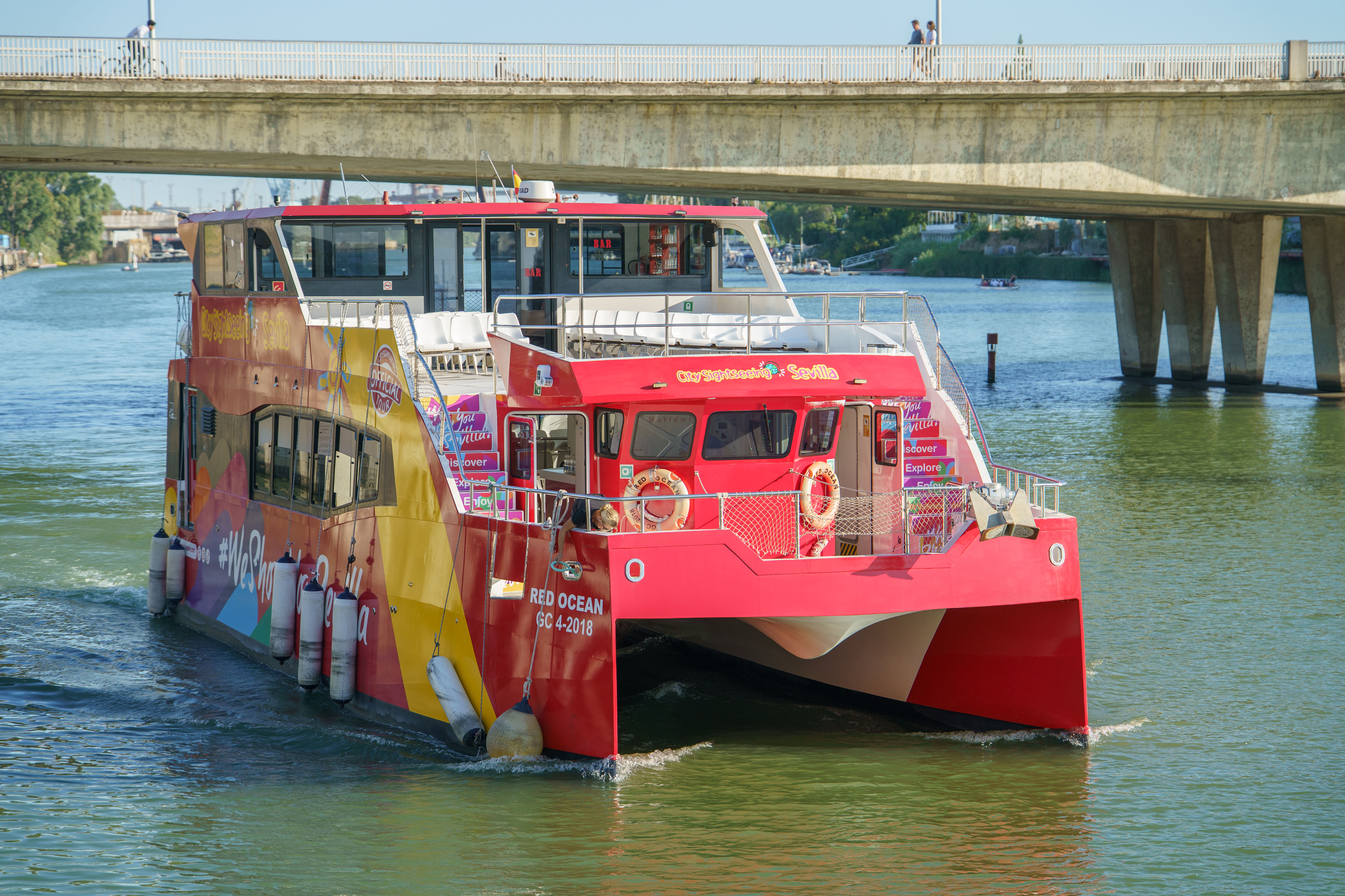 City Sightseeing presenta su nueva opción para eventos que surcan el Guadalquivir, Red Ocean