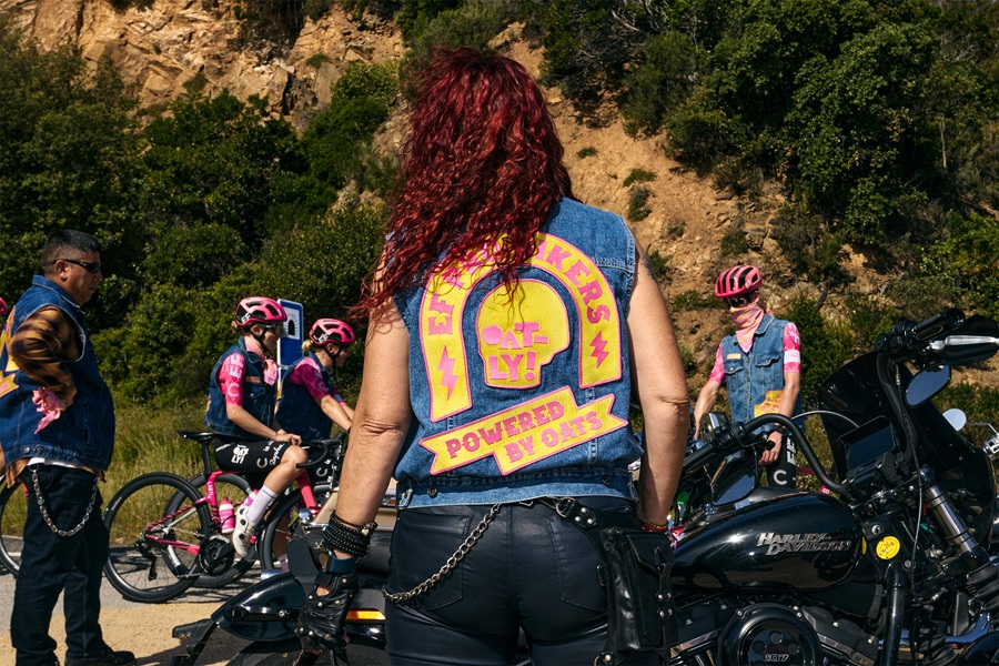 Oatly le da una vuelta al look naif de la Vuelta Ciclista a España
