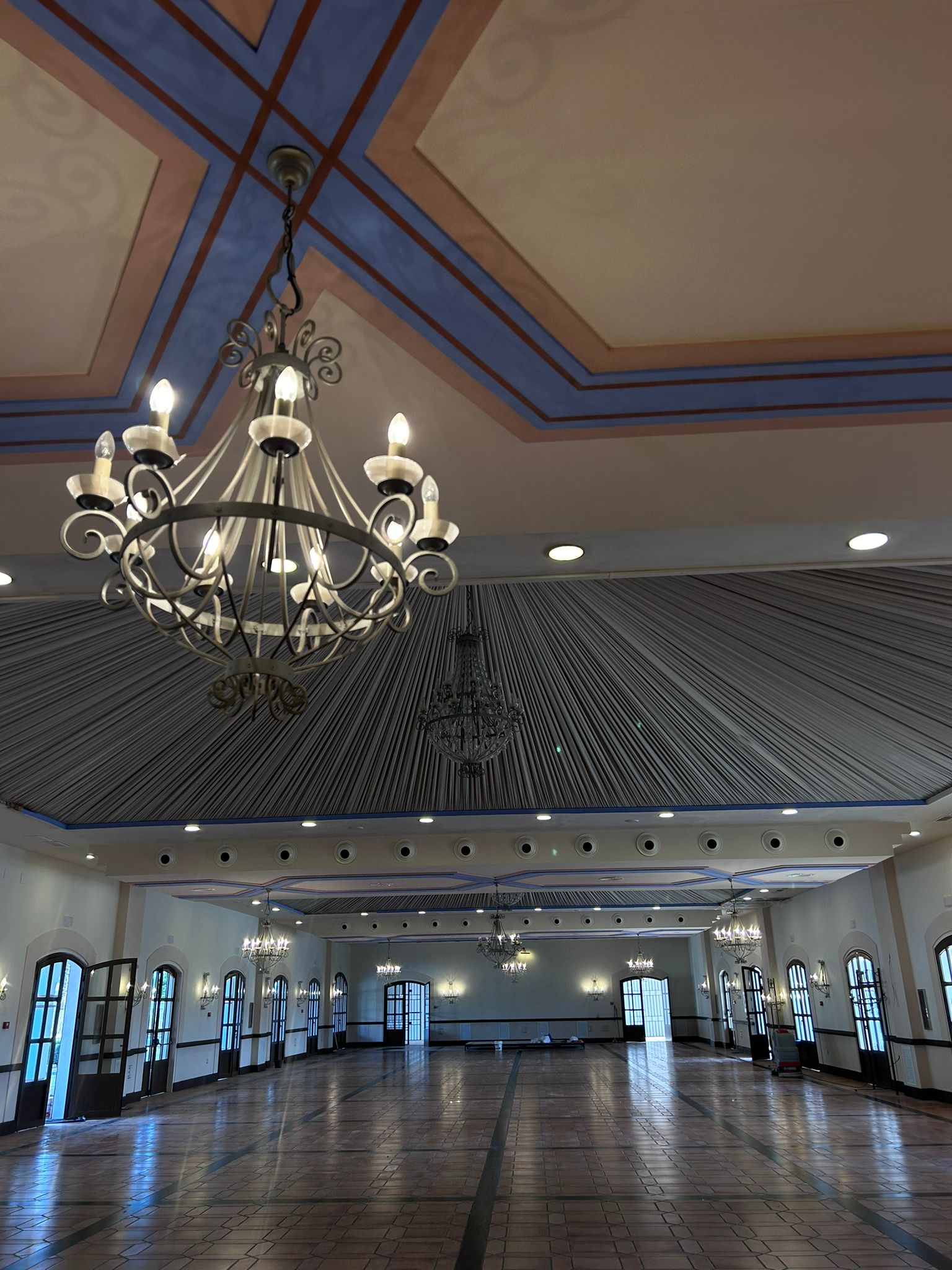 Salón del Pozo - espacio exterior