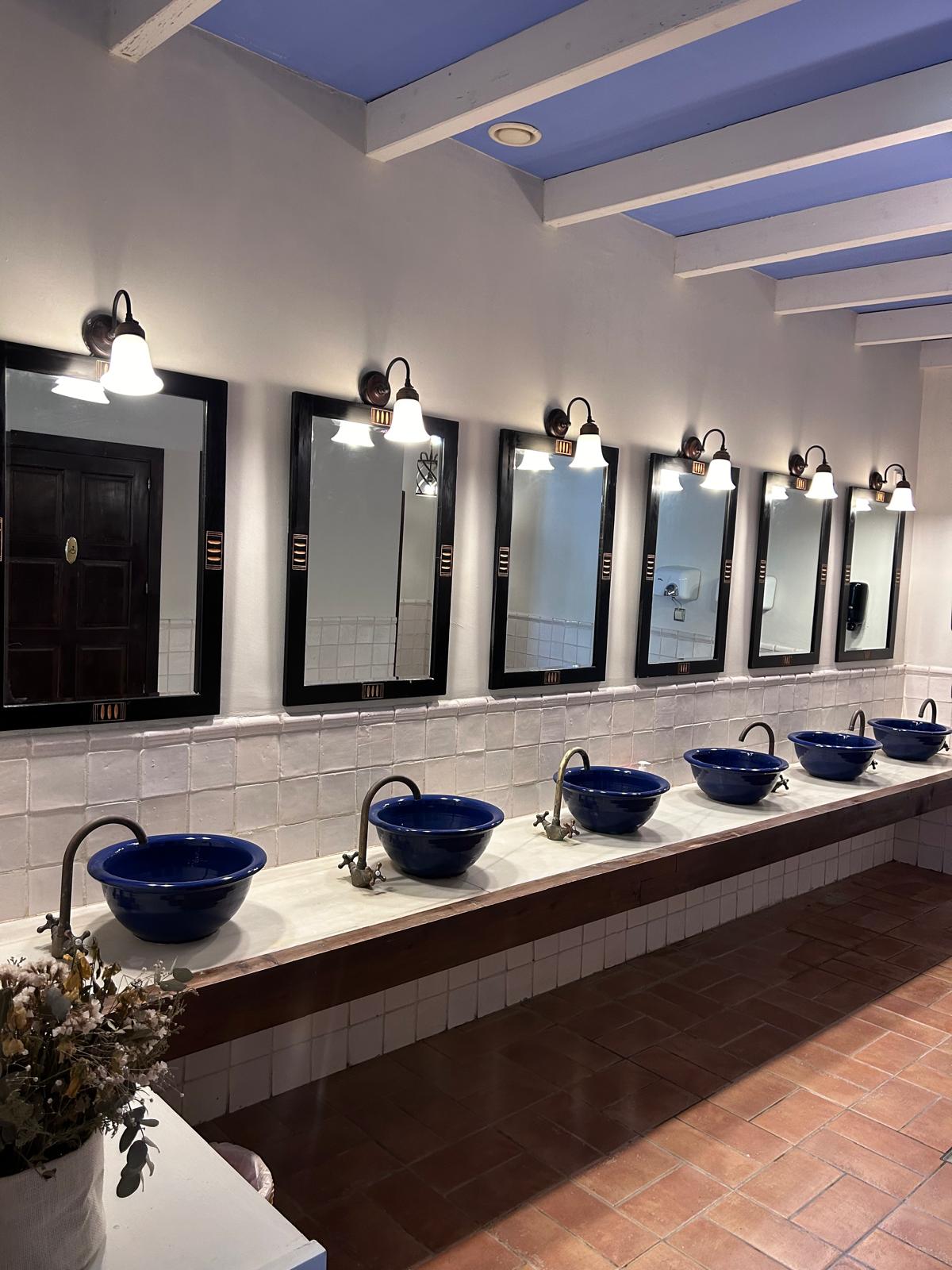 Salón del Pozo - detalle de ambiente