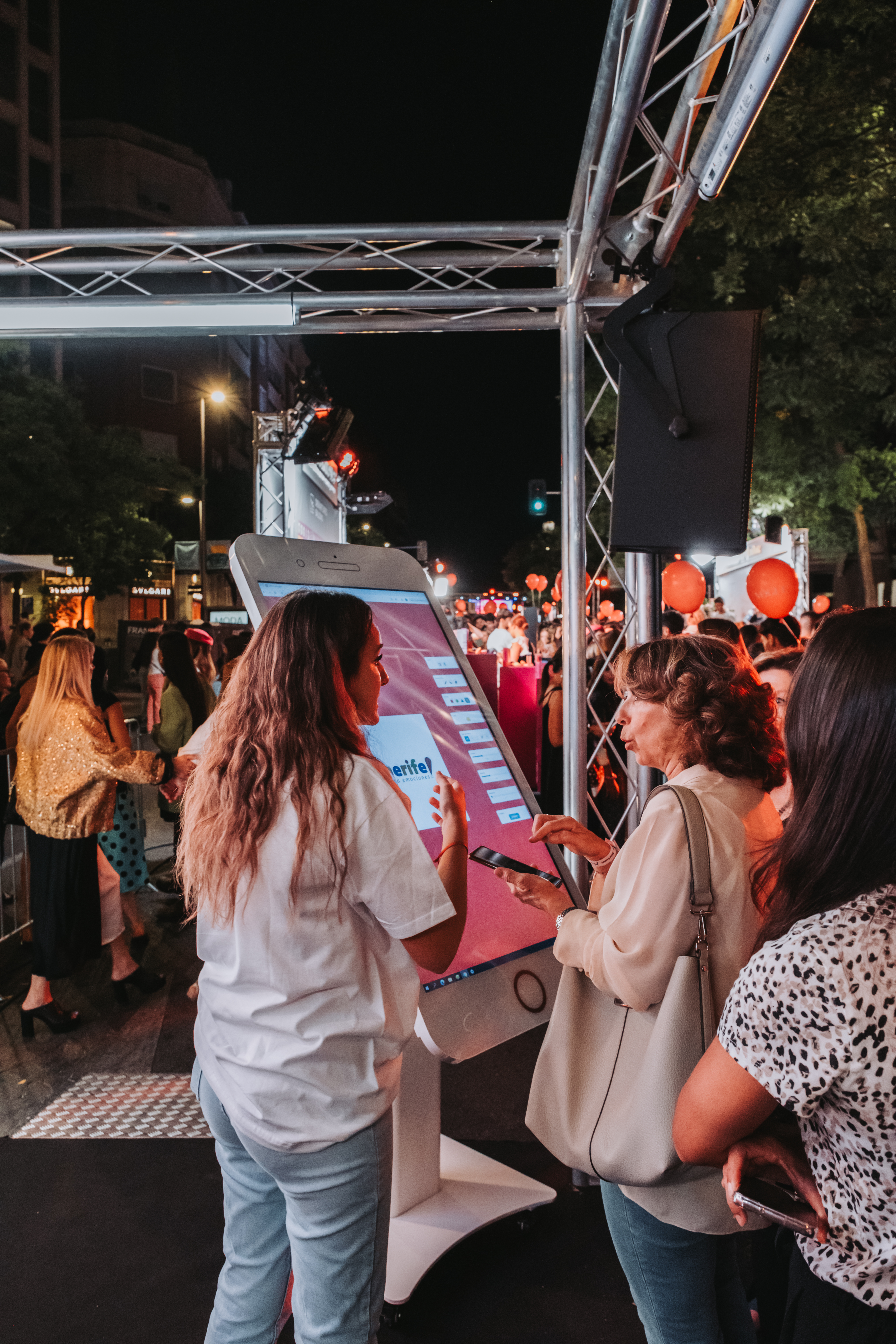 Vogue Fashion Night Out 2025