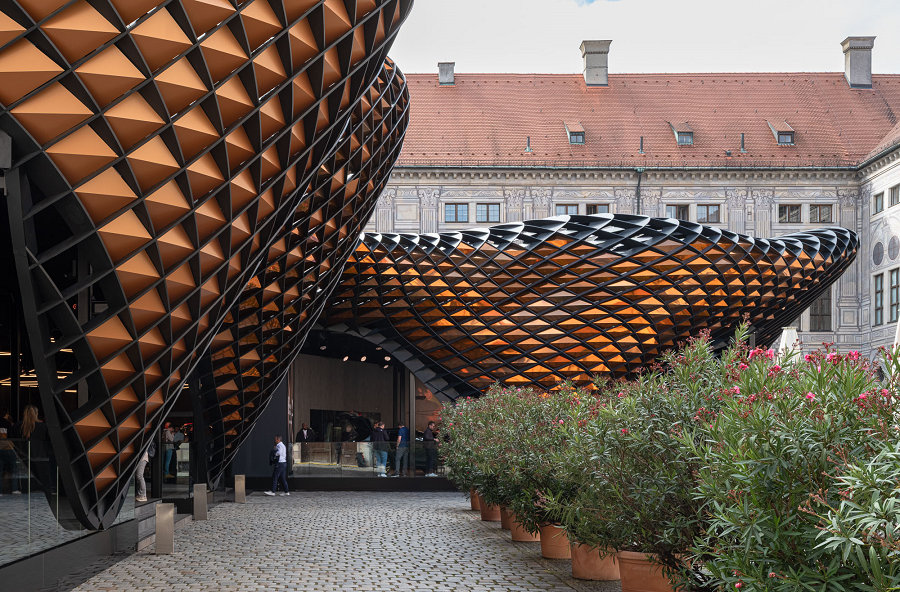 Instalación CUPRA en Odeonsplatz a plena luz del día