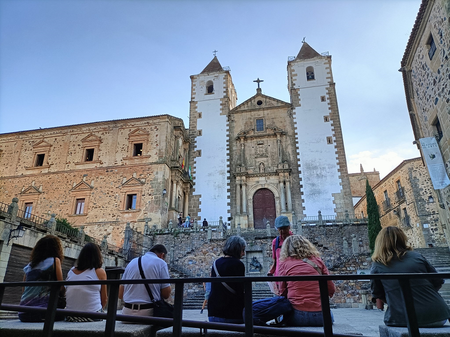Recorridos por el conjunto monumental de Cáceres