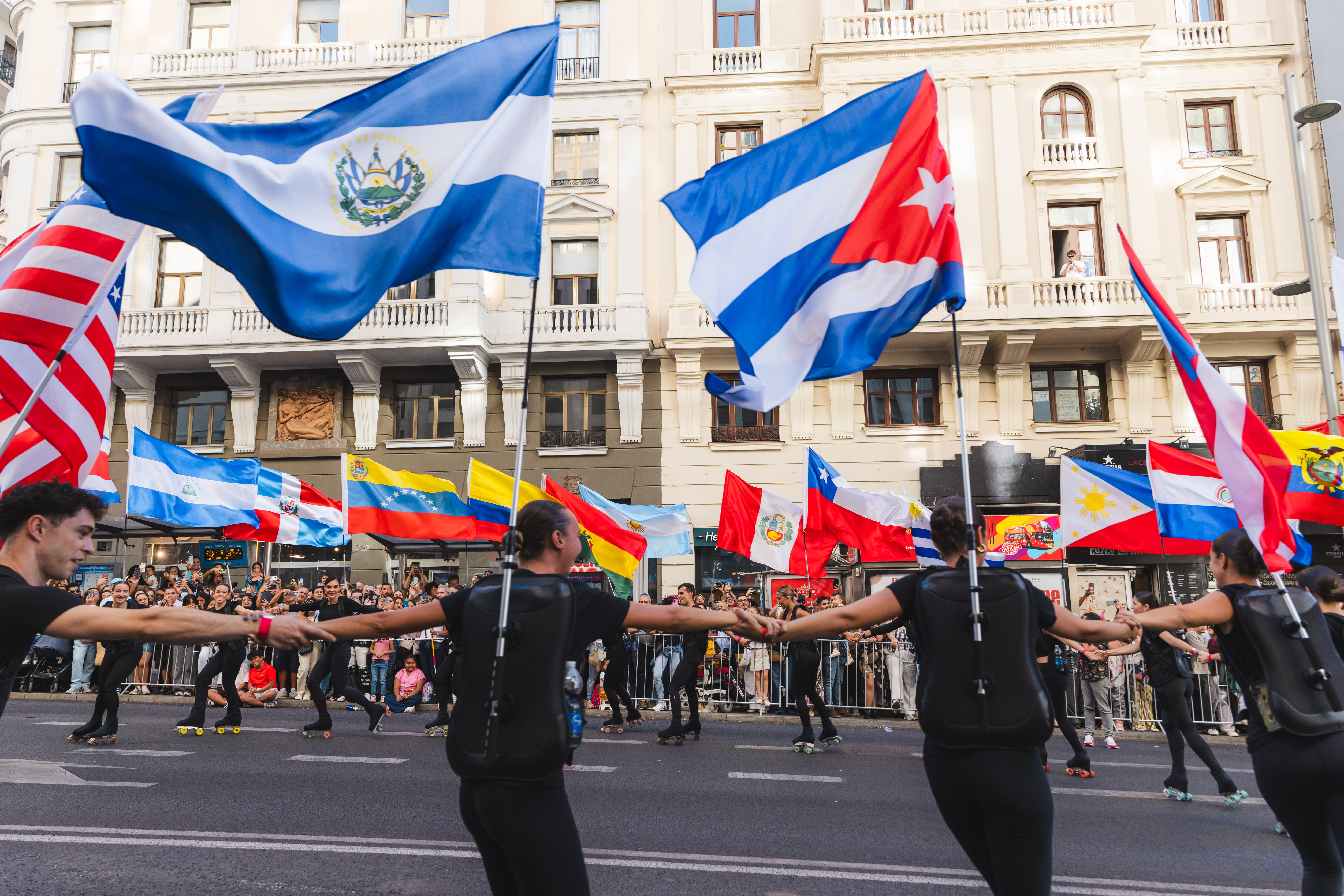 Histórica celebración de la Hispanidad en la Gran Vía de Madrid