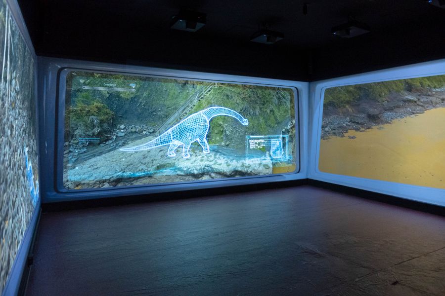 El MUJA inaugura una sala inmersiva que recrea la Asturias del Jurásico 