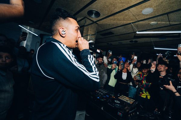 Del kebab al escenario con Morad: JD Sports y Adidas sacan el retail a la calle