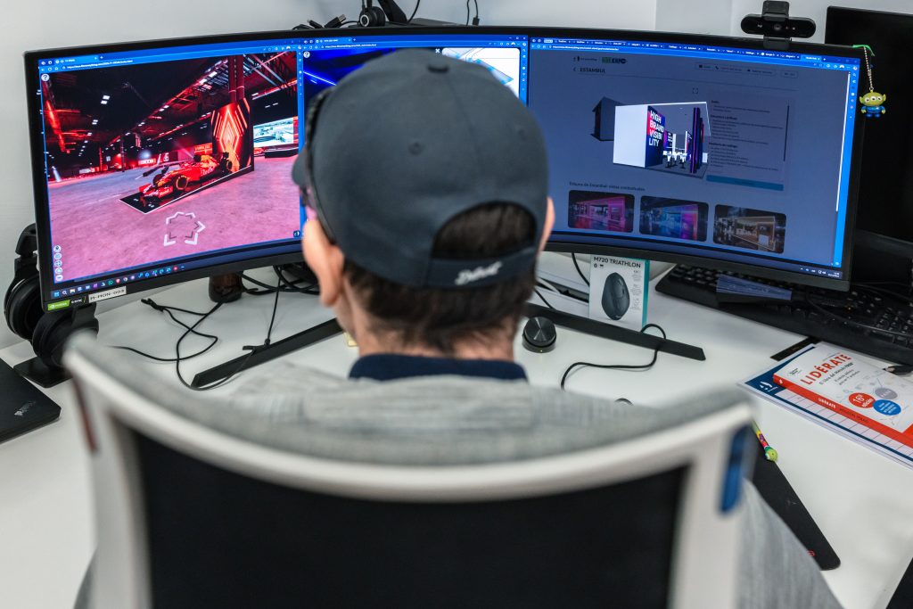 ¿Te imaginas diseñar tu propio stand sin moverte de tu portátil? 4foreverything crea VirtualShop