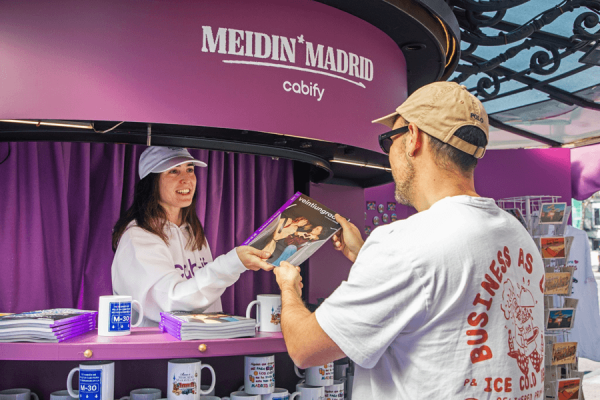 Cabify reinventa el souvenir para madrileños en la Glorieta de Bilbao 