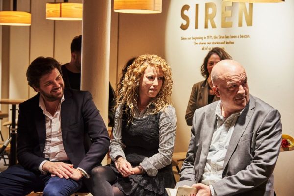 Cuando el café quiere ser cultura, Starbucks y la conquista literaria de Barcelona