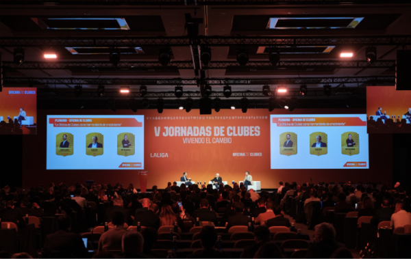 Trabajo y mucho networking en la V Jornada de Clubes de LaLiga en PortAventura.