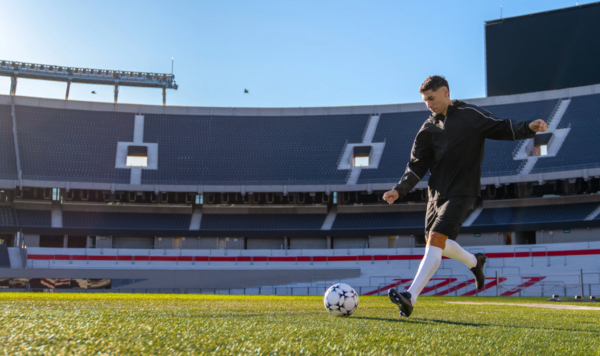 Airbnb abre el Mâs Monumental a dos hinchas durante una noche 