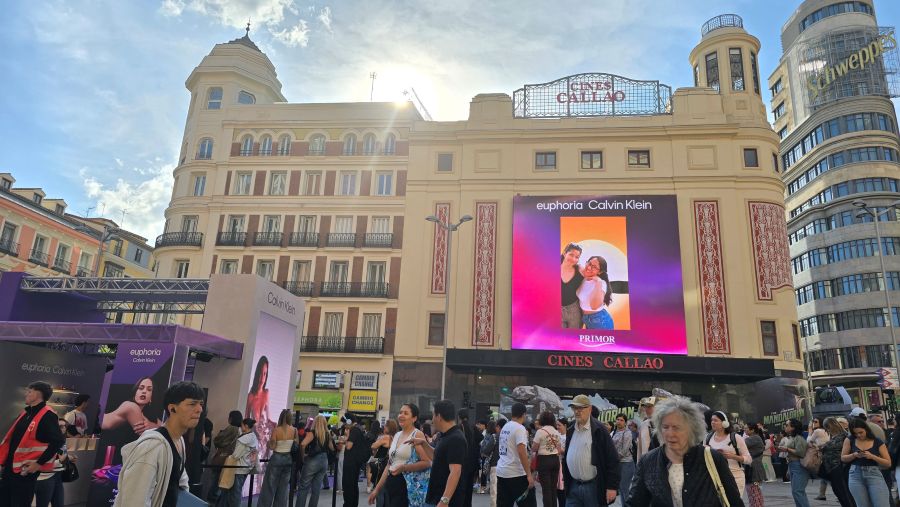 Euphoria de Calvin Klein y Rosalía invitan a mostrar el lado más sensual en Callao City Lights