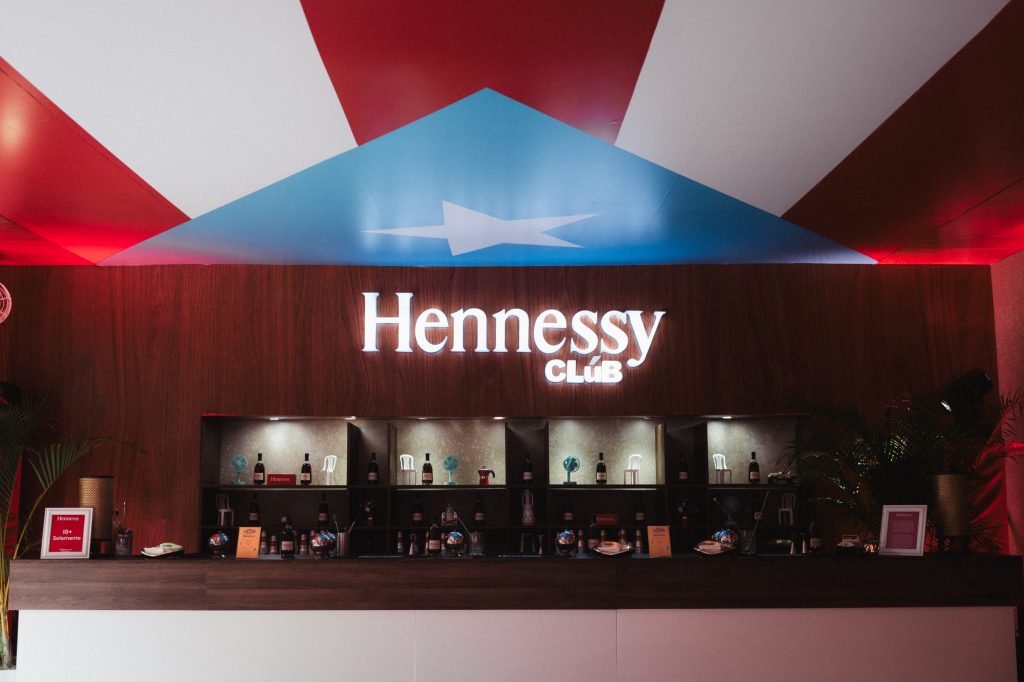 Henessy acompaña a Bad Bunny por el mundo llevando lo puertorriqueño por bandera