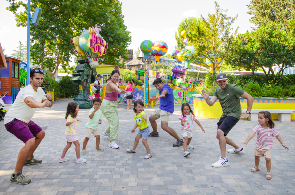 Celebra una jornada única de Family Days con Parques Reunidos para tus empleados
