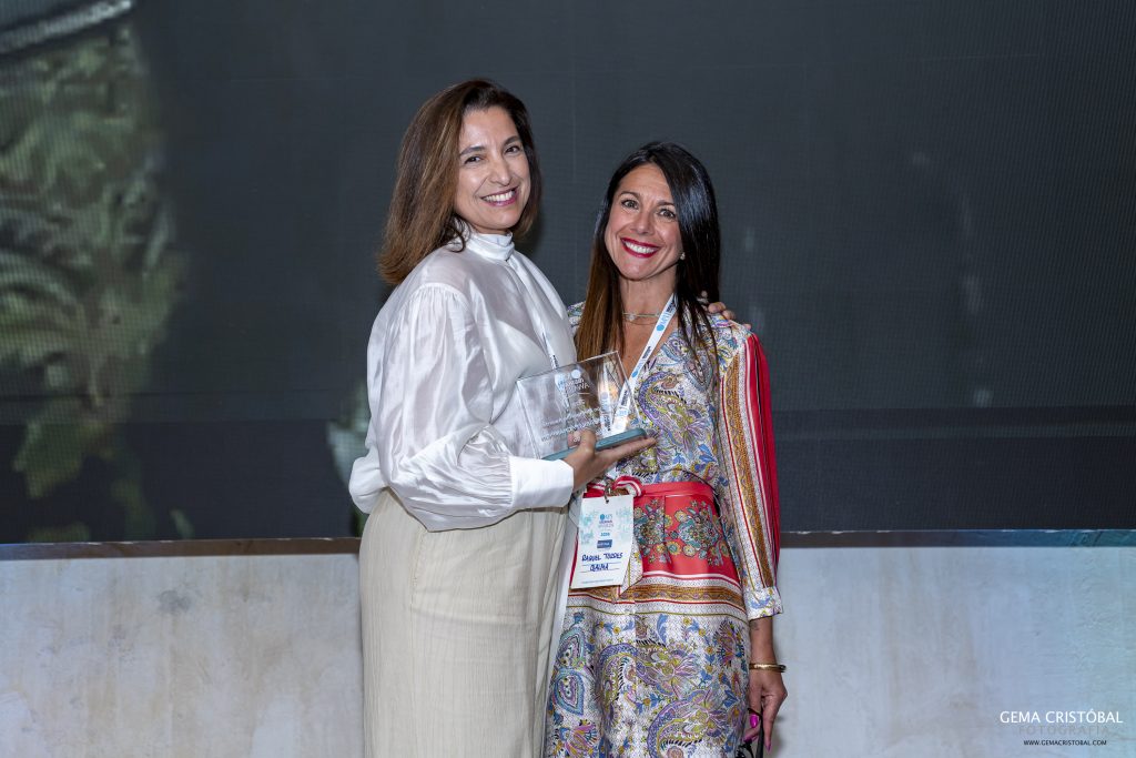 Eva Rosado, cofundadora de Exploramás, recibe uno de los mayores reconocimientos del sector MICE