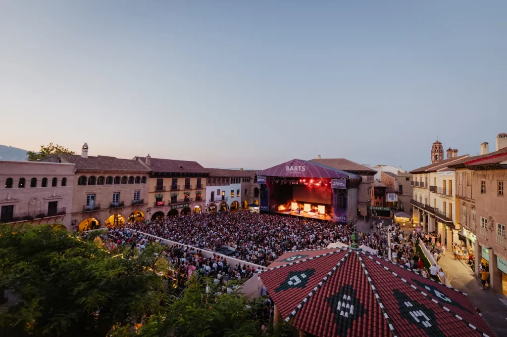 Poble Espanyol: 68.000 asistentes y un Morrissey apoteósico firman el exitazo del primer Barts Fes