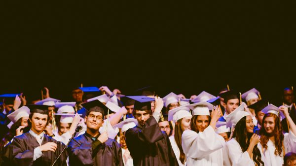 Graduaciones universitarias: un evento emocional y más relevante económicamente de lo que pensamo