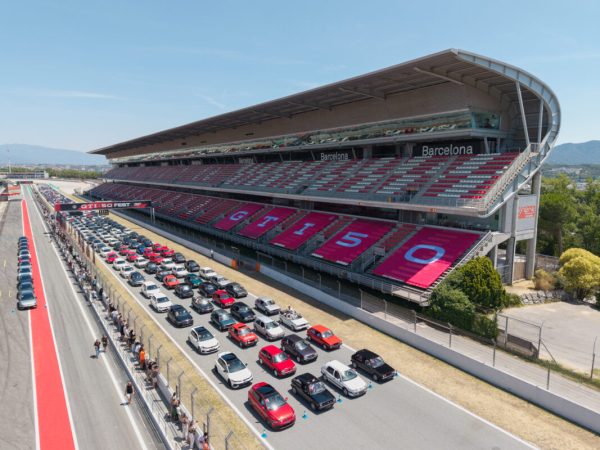 Volkswagen celebra los 50 años del Golf GTI con un festival para 4.000 aficionados en Montmeló
