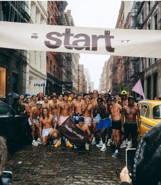 Una tienda, una premiere y gente corriendo en ropa interior: Nude Project llega a Nueva York