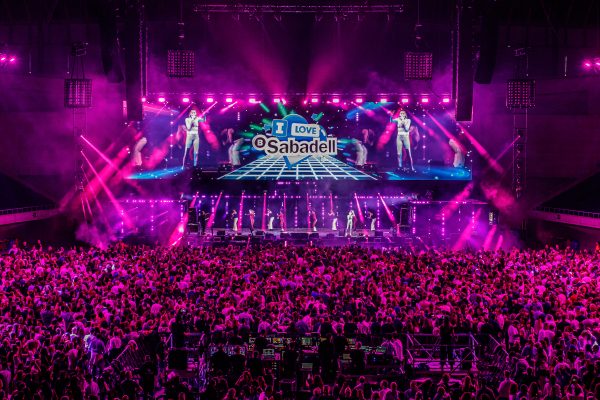 Banco Sabadell convierte su encuentro de 14.000 empleados en un concierto de escala estadio en el P