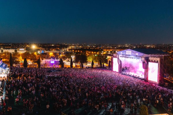 ¿Qué hay detrás de un festival de 20.000 personas en un estadio de fútbol? Te dejamos algunos a