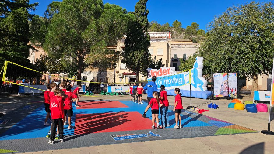 Kinder convierte 3.000 m² en un gran parque deportivo itinerante para combatir el sedentarismo inf