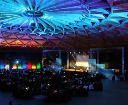 Qué tener en cuenta a la hora de iluminar un evento: sede y elección de equipos