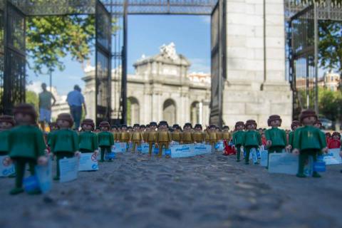 40.000 playmobils salen a la calle para celebrar que ya son cuarentones