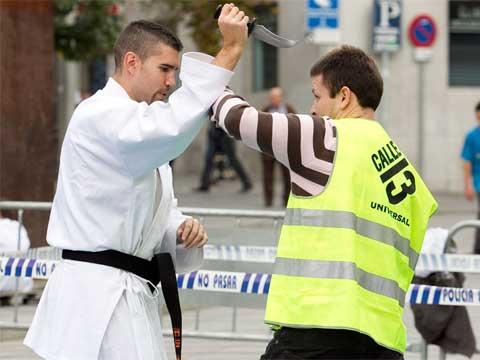 Calle 13 fills Madrid with rookie cops