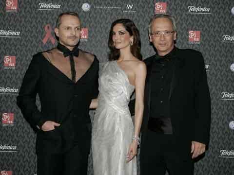 Barcelona se viste de rojo por el sida